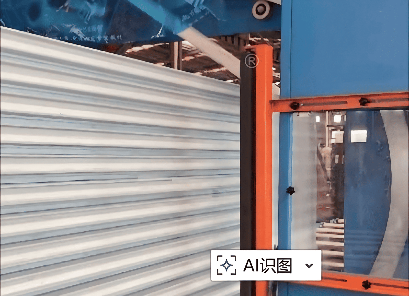 Protective packaging of insulated panels for safe international B2B shipping