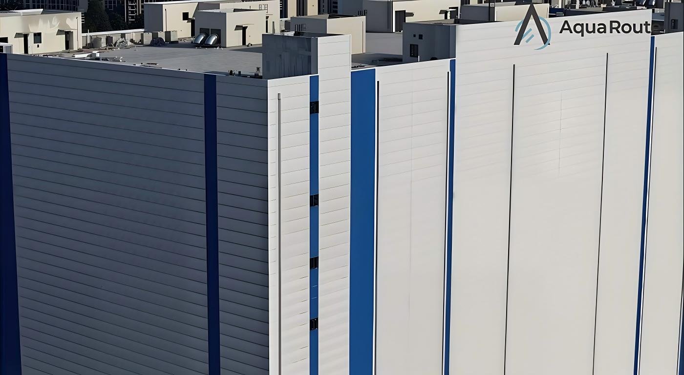 Polyurethane sealing rock wool sandwich panel 50mm installed on cotton yarn trading center industrial building exterior